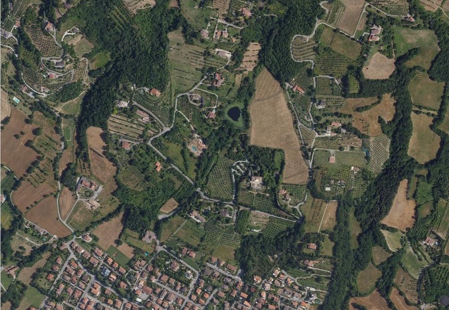  Il Lago di Villa Fatti visto da una foto aerea del 2023.